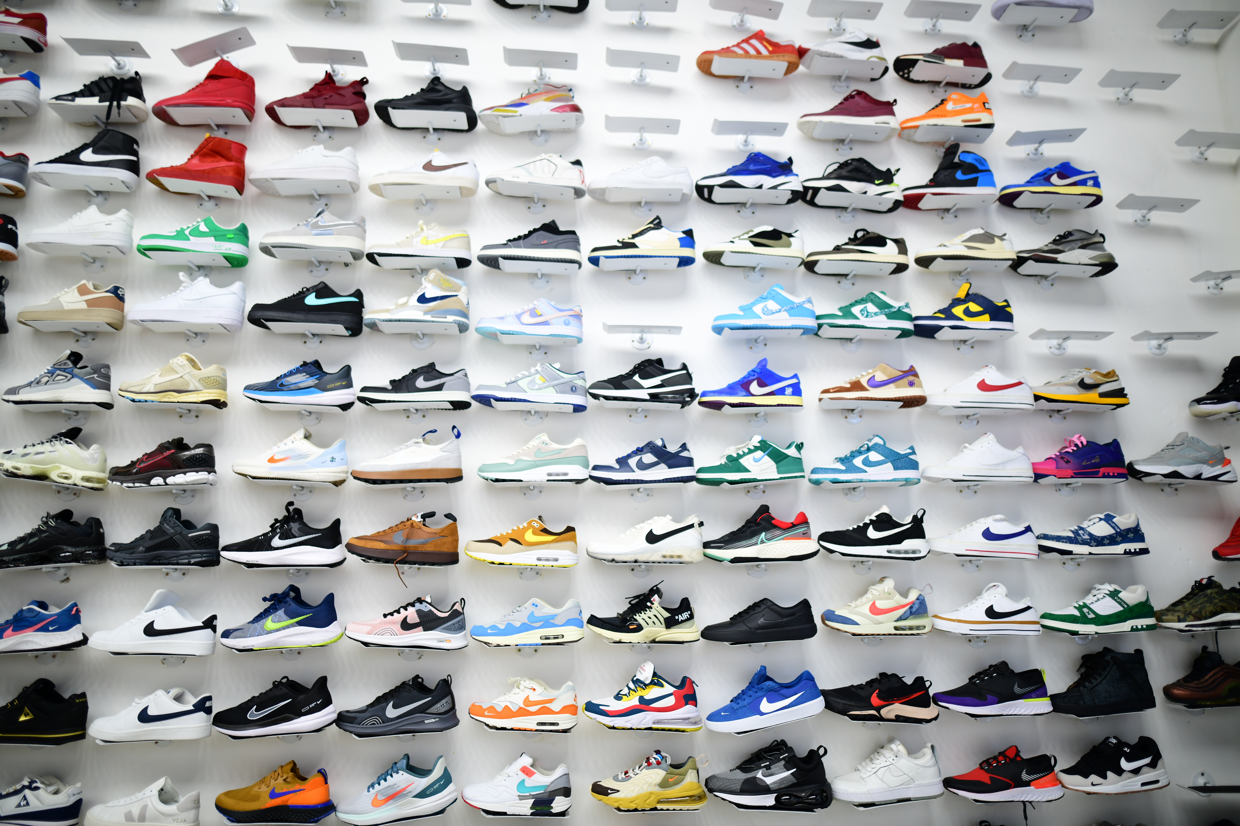 Lukusafi - Discover, Shop, and Set the Trends! offer