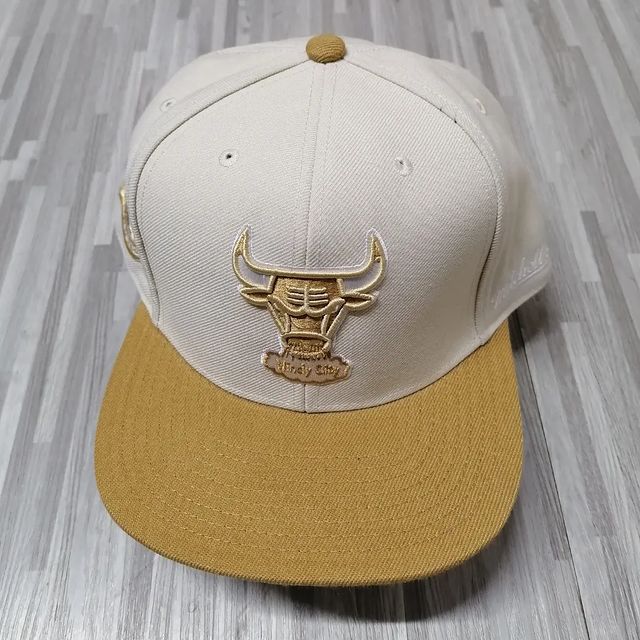 Chicago Bulls fitted size 8