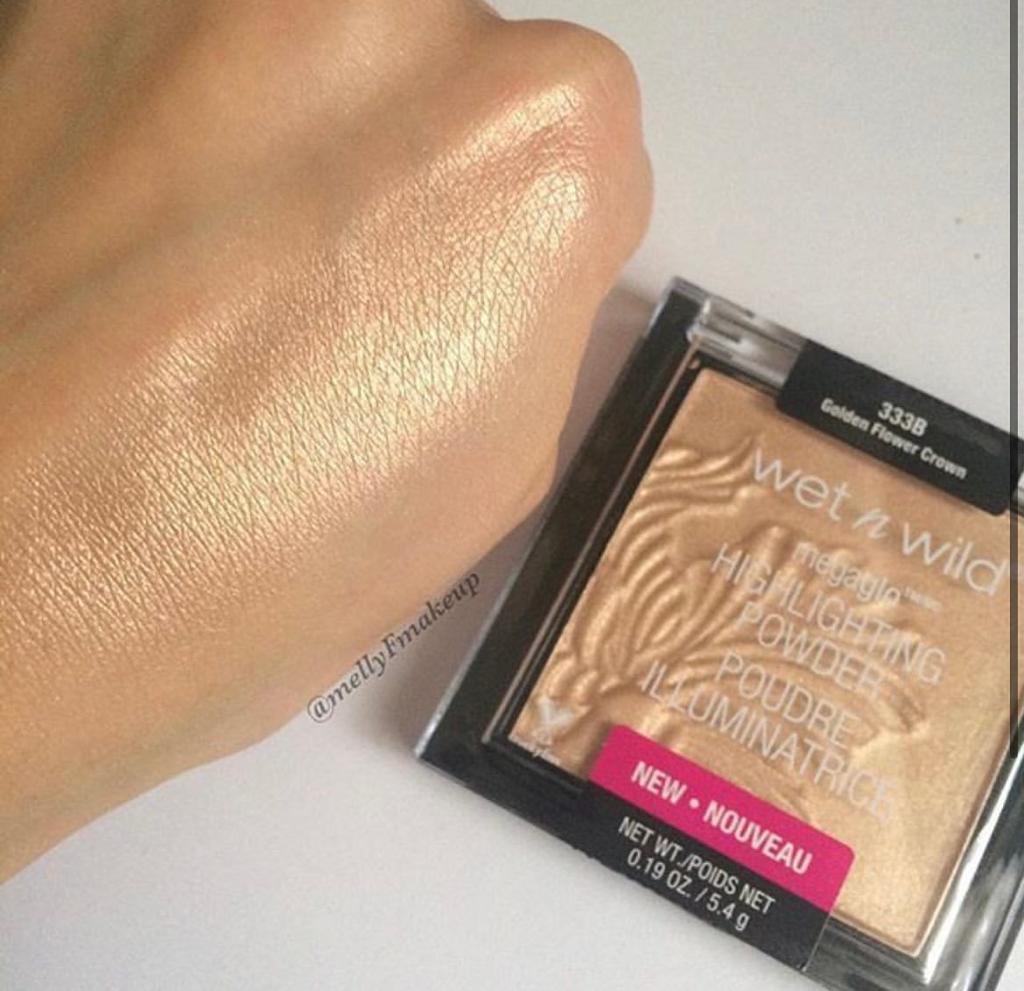 et n Wild Megaglo Highlighting Powder. Golden Flower Crown