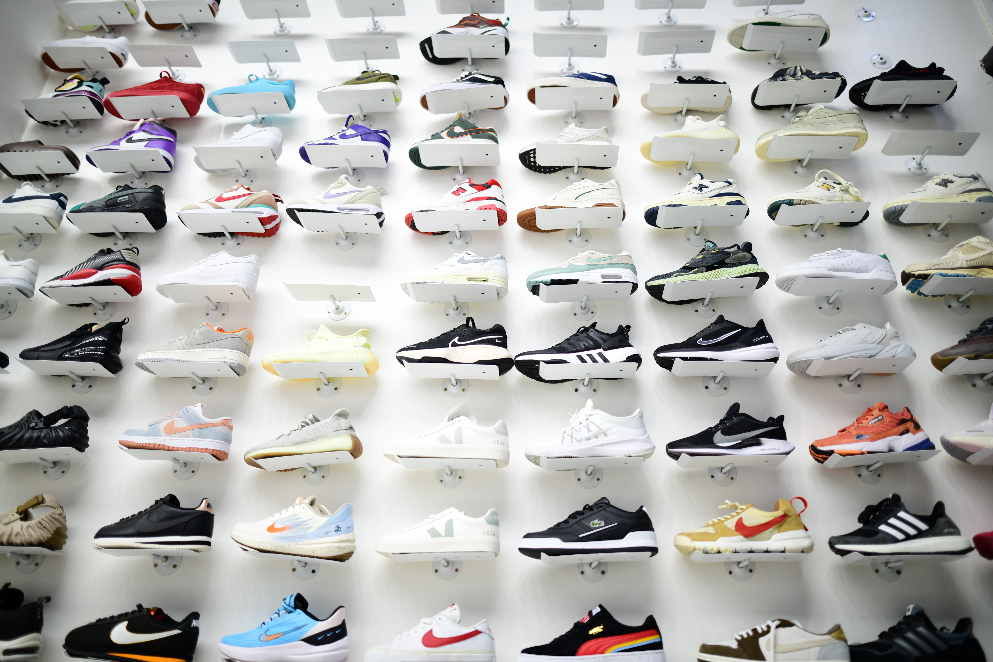 Lukusafi - Discover, Shop, and Set the Trends! offer